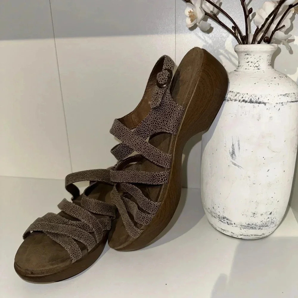 Dansko Women's Dani Leather Wooden Clog Strappy Sandals‎